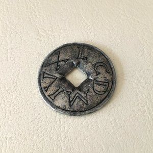 Vintage 90s Roman Numeral Pendant | Dark Academia Whimsical Scholar Aesthetic